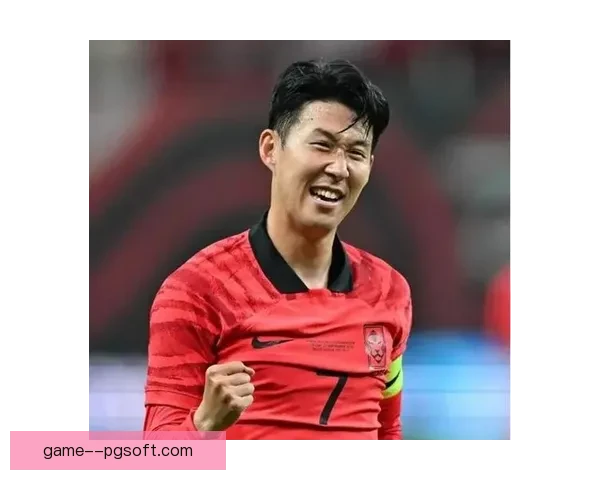 孙兴慜韩国队训练期间与远道而来的英国球迷亲切合影瞬间