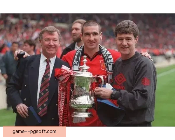 弗格森爵士亲临看台督战 曼联红魔迎来传奇主帅现场加油